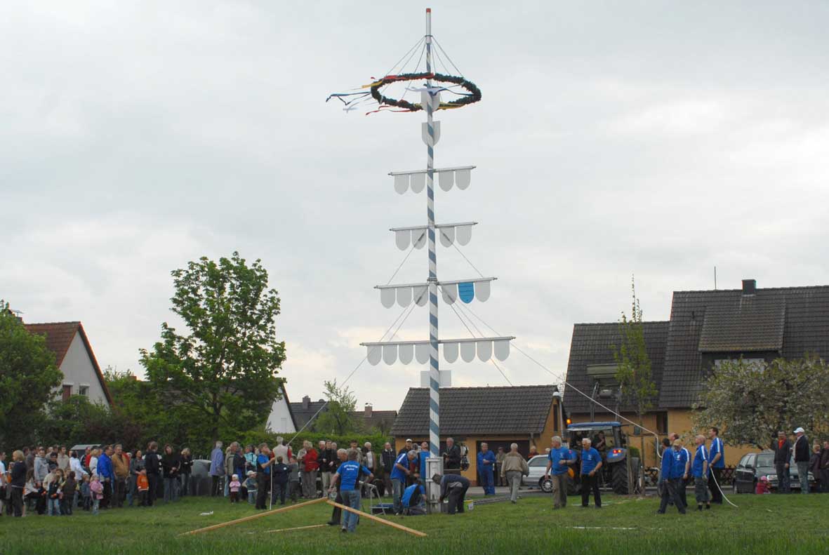 Maibaum 2010.04.30  19_1